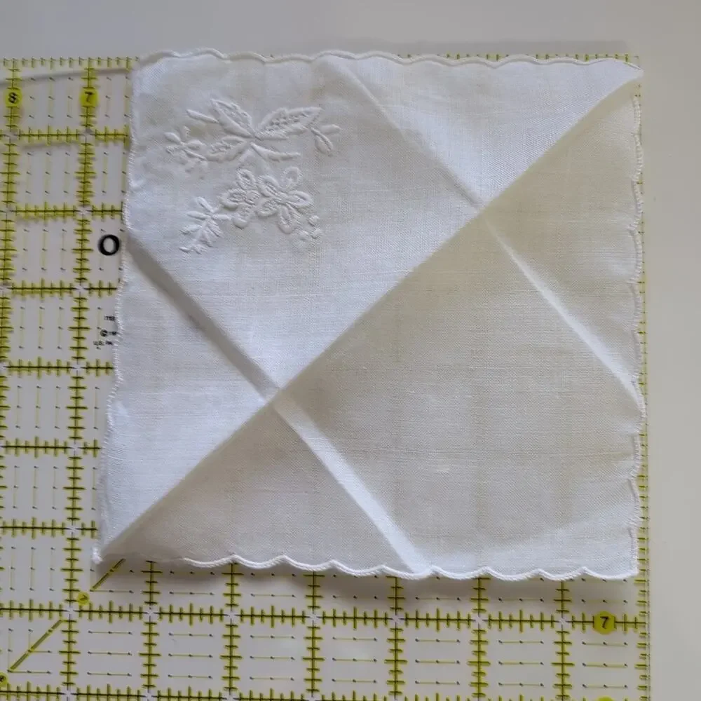 Vintage Set 25 Scallop Edged Embroidered Cloth Cocktail Napkins, 6.5
